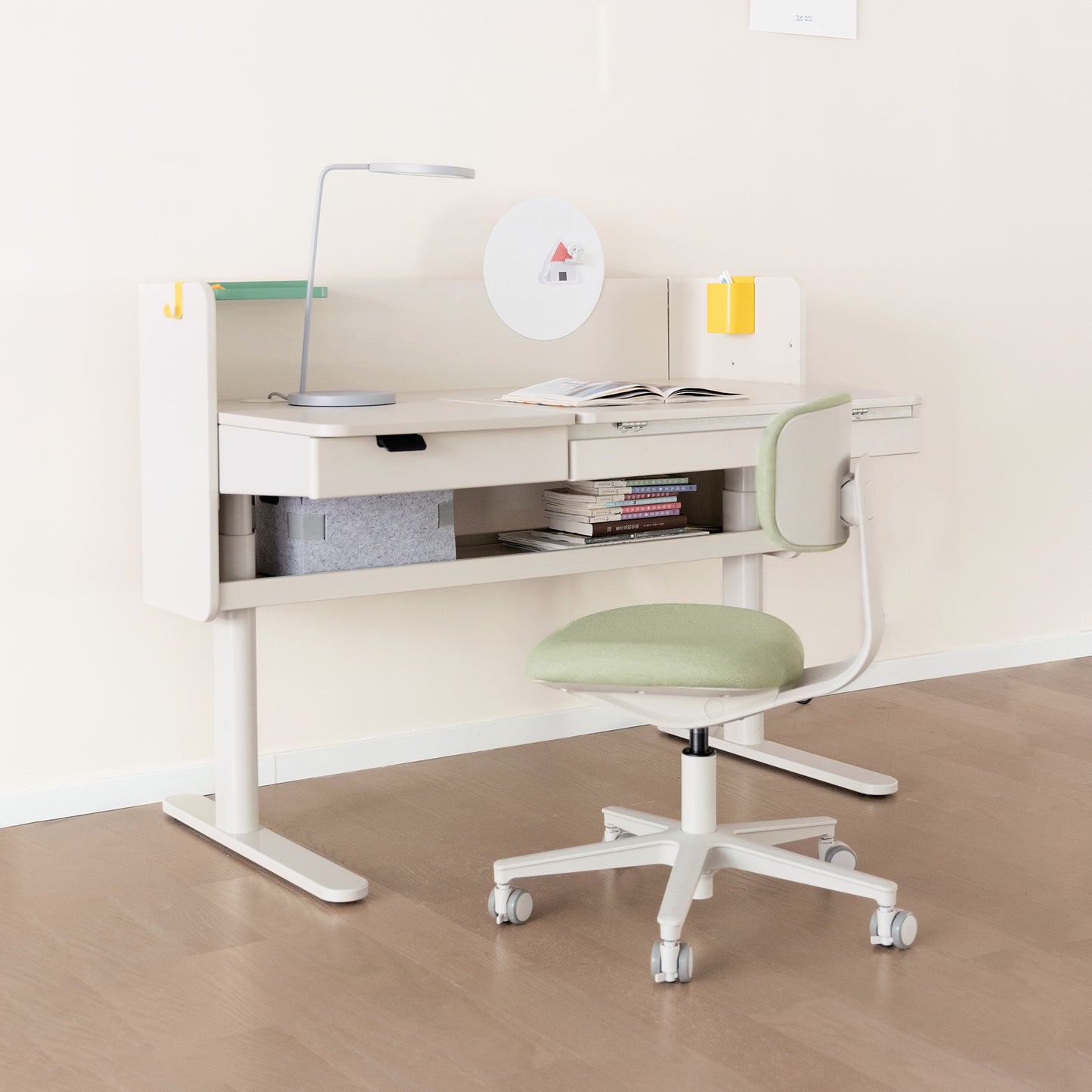 Lock Study Adjustable Chair