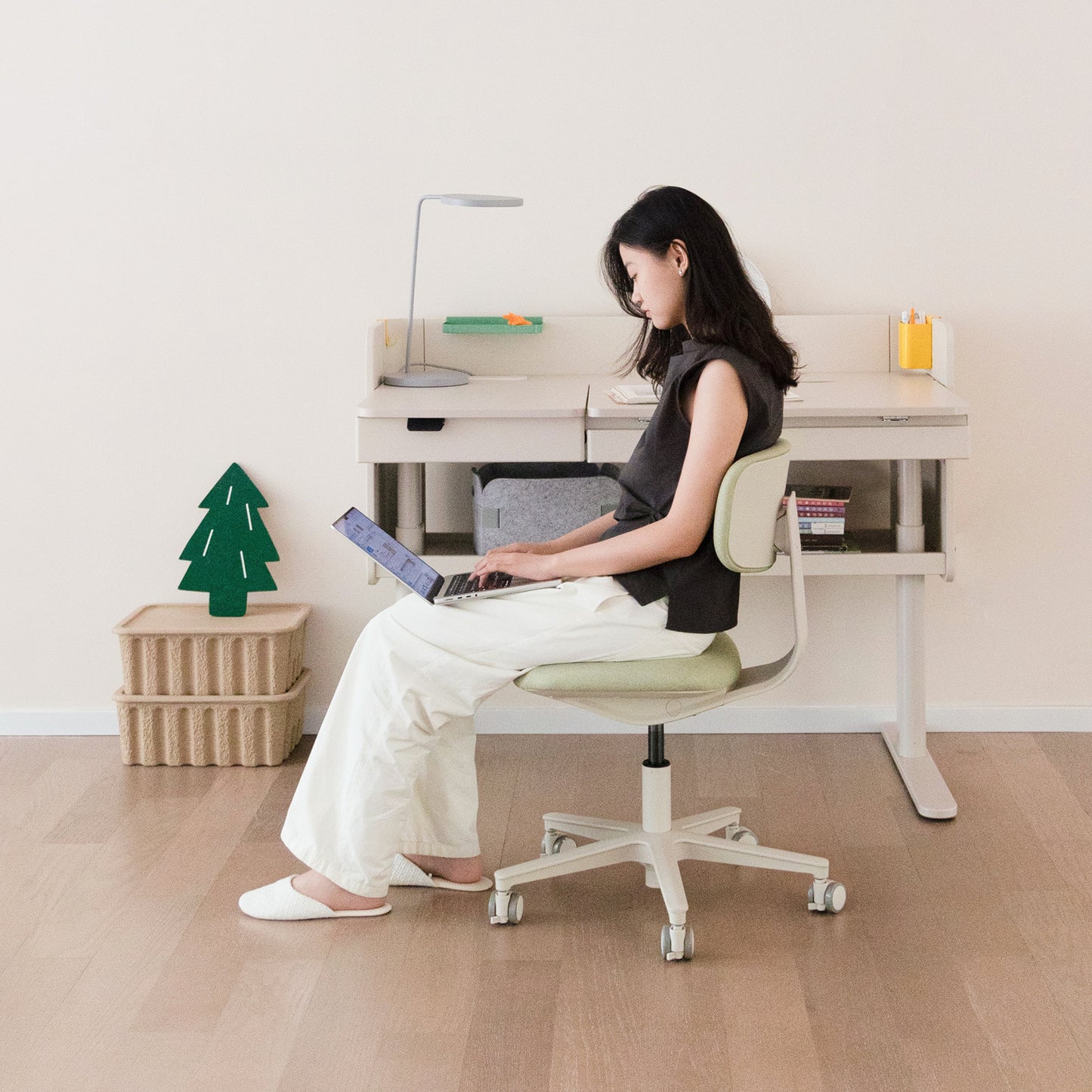 Lock Study Adjustable Chair