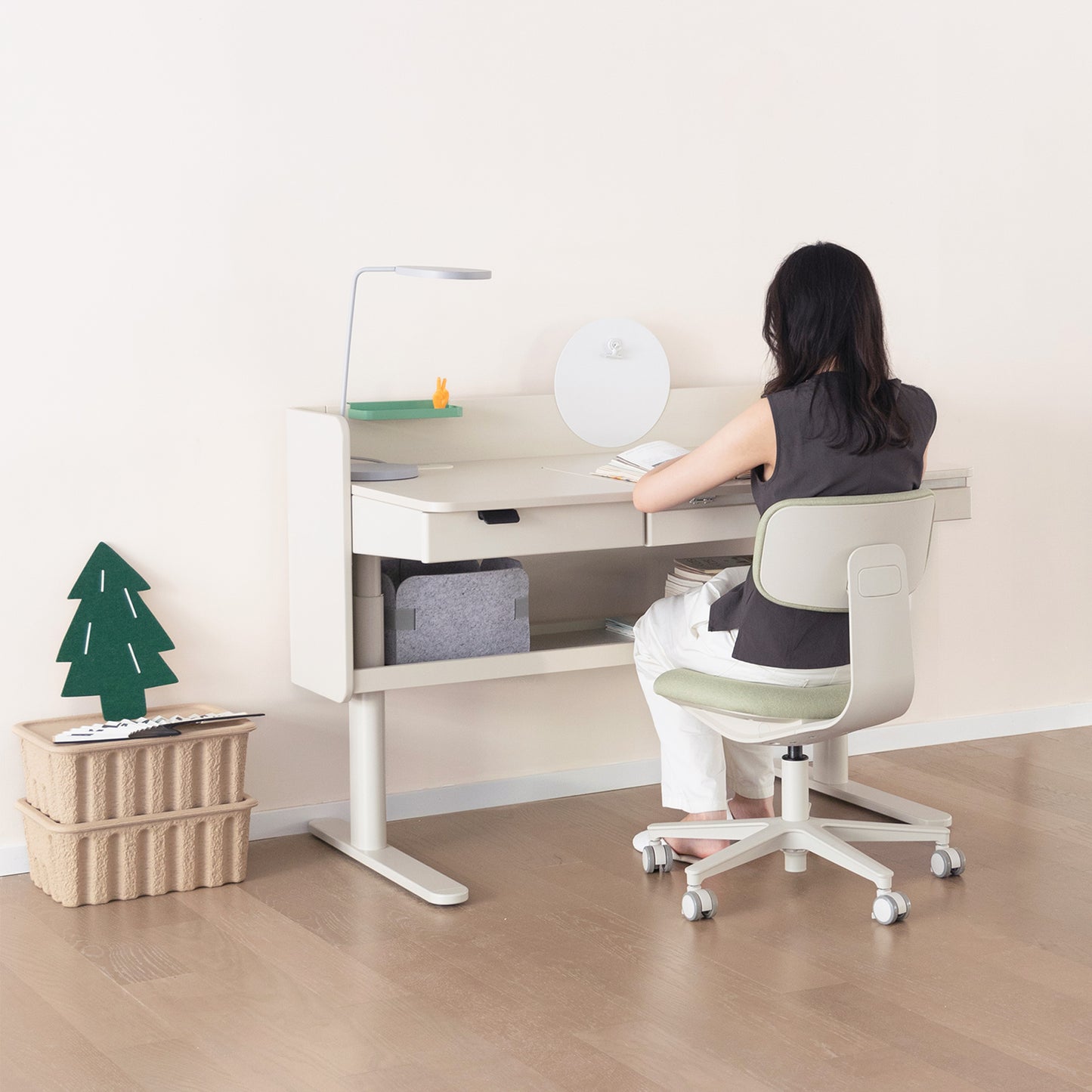 Lock Study Adjustable Chair