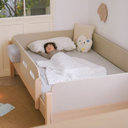 Steady Children's Bed with 4-sided Bedrails